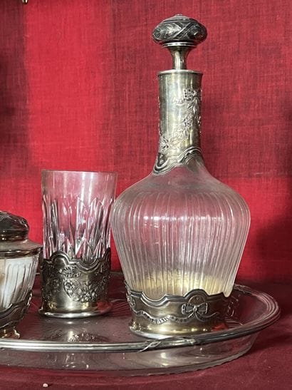 Verres de nuit, montés en argent poinçon...