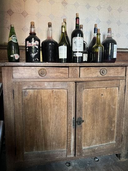 Petit buffet en noyer, milieu du XIXème siècle

Il...