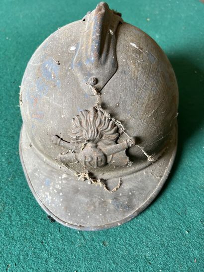 Artillery helmet, model 1915, called Adrian,...