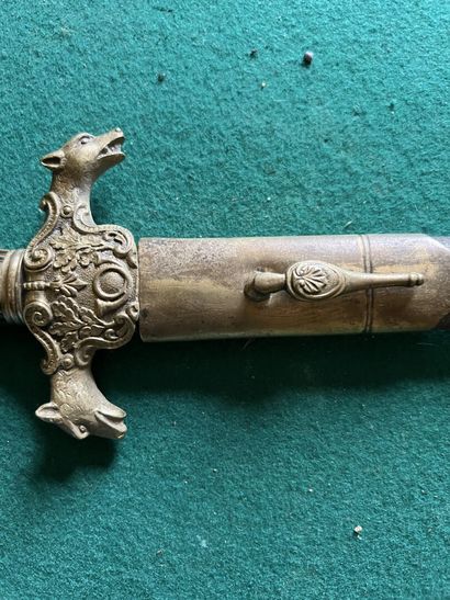 Wolfman's dagger. Handle in horn. Brass mounting,...
