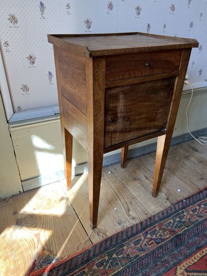 Natural wood night table, early 19th century...