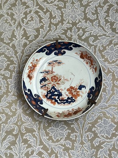 CHINE, XVIIIème siècle

Un plat creux en...