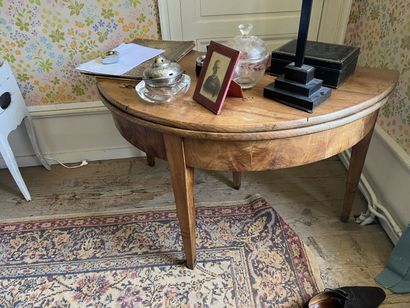 Table demi lune en bois naturel et placage...