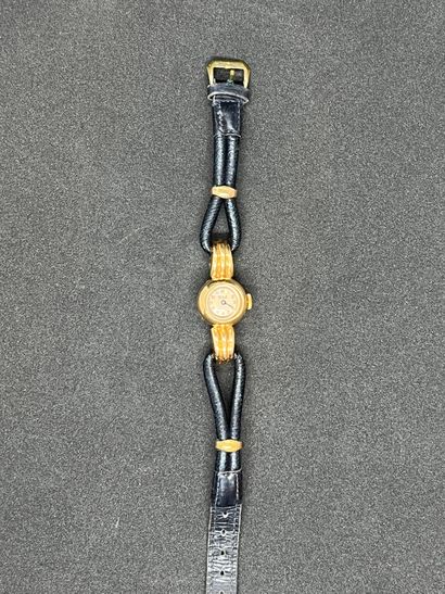 Ladies' watch circa 1940 in 18K yellow gold...
