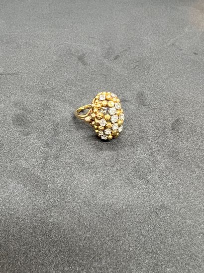 18K yellow gold 750‰ ring with bezel set...