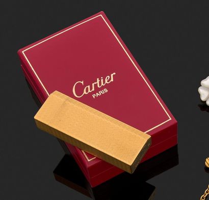 CARTIER

Gilt metal lighter with guilloche...