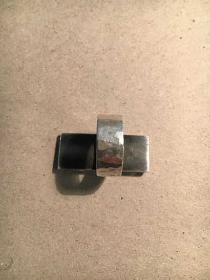 Jean DESPRES (1889-1980)

Silver ring, rectangular...