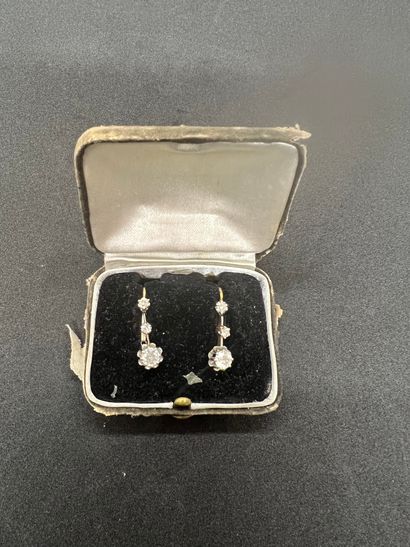 Pair of 18K yellow gold 750‰ and platinum...