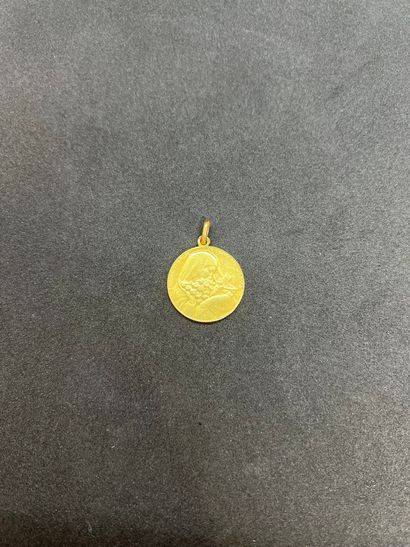 Medal of Saint Theresa in yellow gold. French...