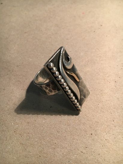 Jean DESPRES (1889-1980)

Silver ring, rectangular...