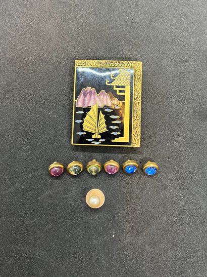 Necklace button in 18K gold 750‰ adorned...