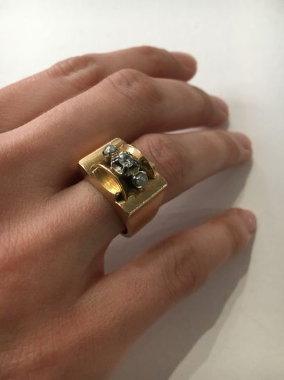 Gold tank ring 1930, set with a small old...
