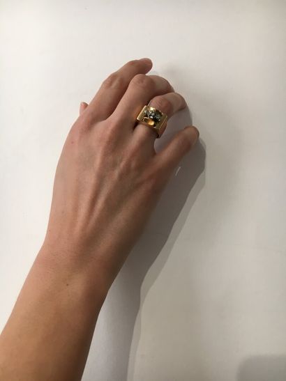Gold tank ring 1930, set with a small old...