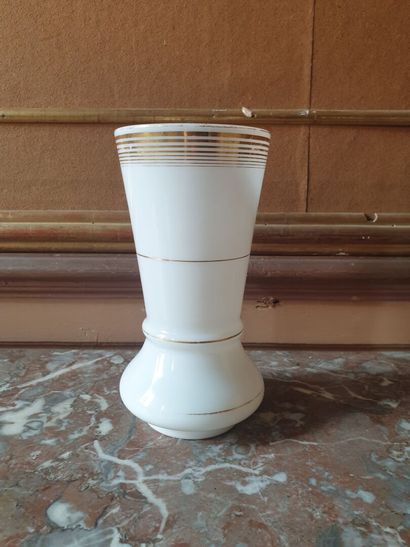 Set of three opaline vases

H.20, 19,5, 25,5...