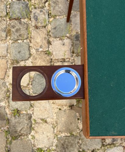 Bridge table 

H. 70, L. 79 x 79 cm