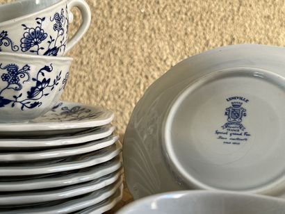 LUNEVILLE, 19th century

Part of a tea service...