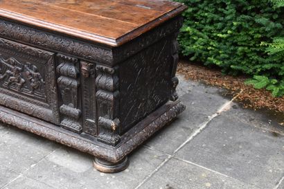 Molded and carved oak chest, Burgundy 16th...