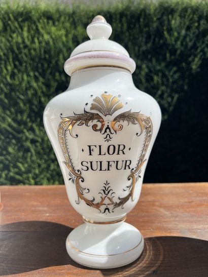 Lot of 5 porcelain or opaline pots, end of...