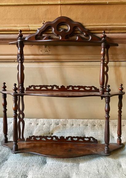 Louis Philippe period mahogany shelf

Columns...