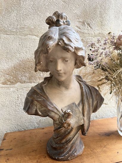 French school, 1906

Terracotta bust representing...