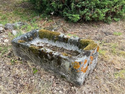 Trough in monolithic granite. 

H.30, L.88,...
