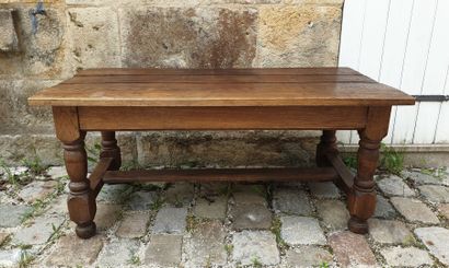 Rectangular oak coffee table, 20th century

H.52,5,...