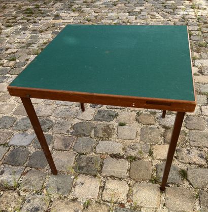 Bridge table 

H. 70, L. 79 x 79 cm
