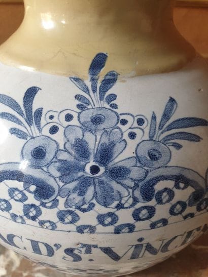 Earthenware tobacco pot Saint Vincent, 19th...