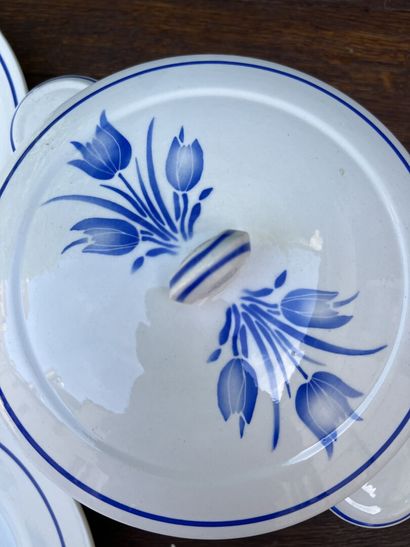 Earthenware service decorated with blue ...