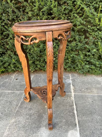 Pedestal table in natural wood in the taste...