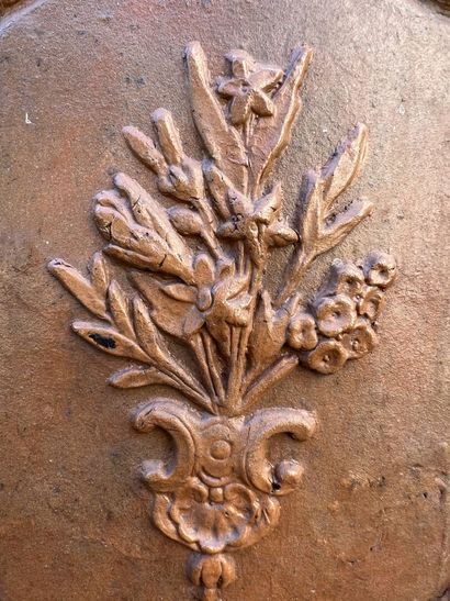 Fountain in sandstone. Missing lid.