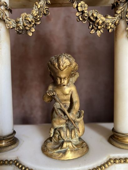 White marble and gilt bronze mantelpiece...