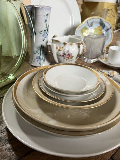 MANNETTE of crockery, vases and ceramics...
