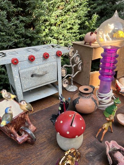 Large lot of dolls, comic book figures, wind-up...