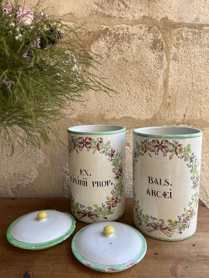 Probably Moustiers end of the XVIIIth century.

Pair...