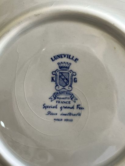 LUNEVILLE, 19th century

Part of a tea service...