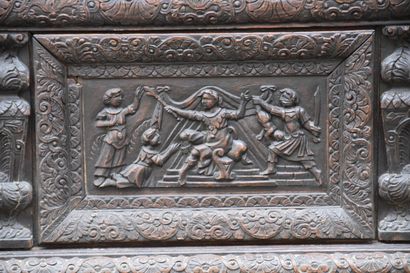 Molded and carved oak chest, Burgundy 16th...