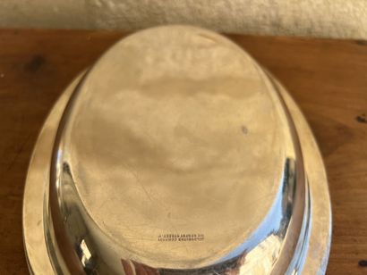 Covered vegetable dish in English silver,...
