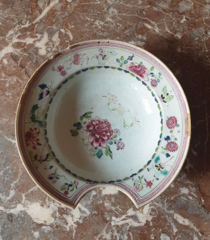 CHINA, late 18th century

Pink family bearded...