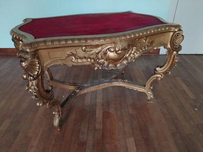 Important middle table in molded wood, carved...