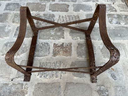 Iron barrel holder

H. 31, L. 53, P. 40 ...