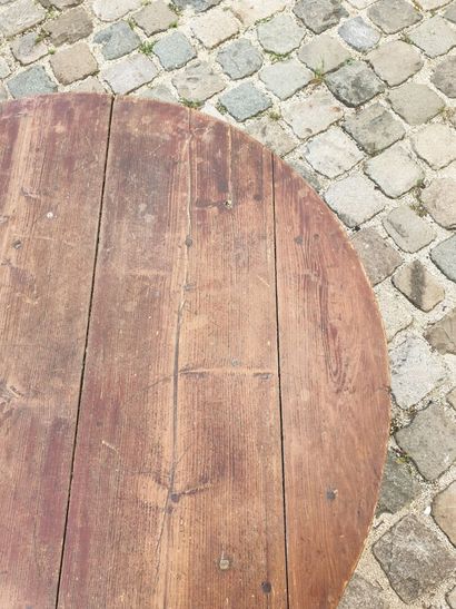 Dining room table in natural wood, 20th century

It...
