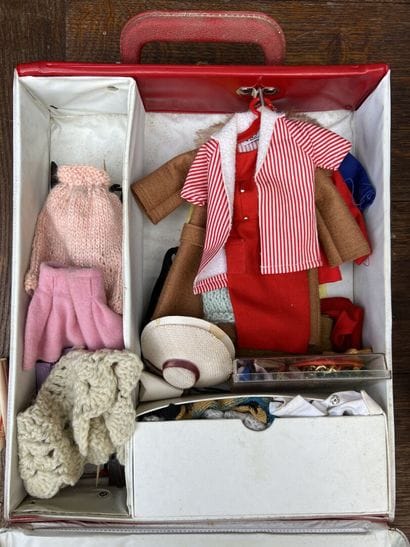 Barbie's New Dream House, 1964



A case...