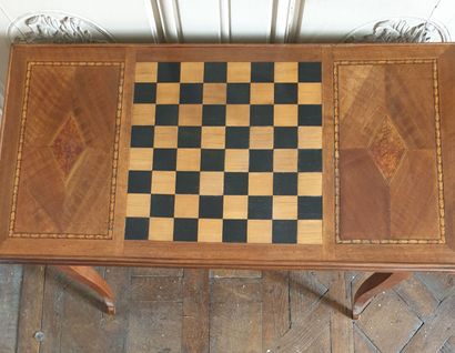 Louis XV period game table in fruit wood.

It...