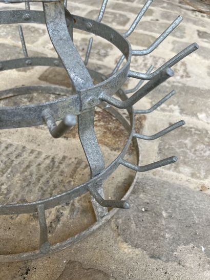 Iron hedgehog bottle holder

H. 35 cm