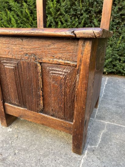 Salt box in the shape of a seat, 19th c.

H....