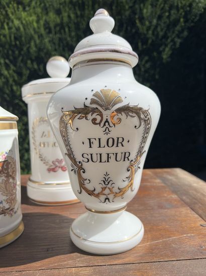 Lot of 5 porcelain or opaline pots, end of...