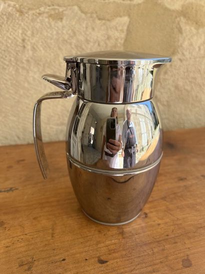 Hermès Paris

Chromed metal thermos forming...