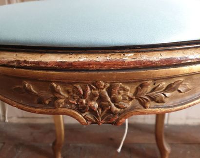 Pair of chairs in carved and gilded wood...