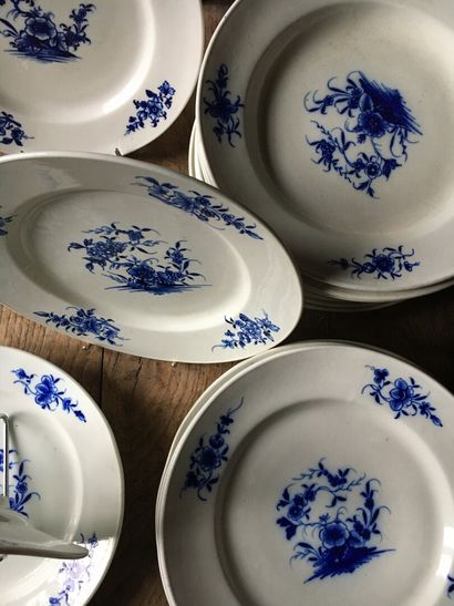 TOURNAI, 19th century

Set including 12 plates...